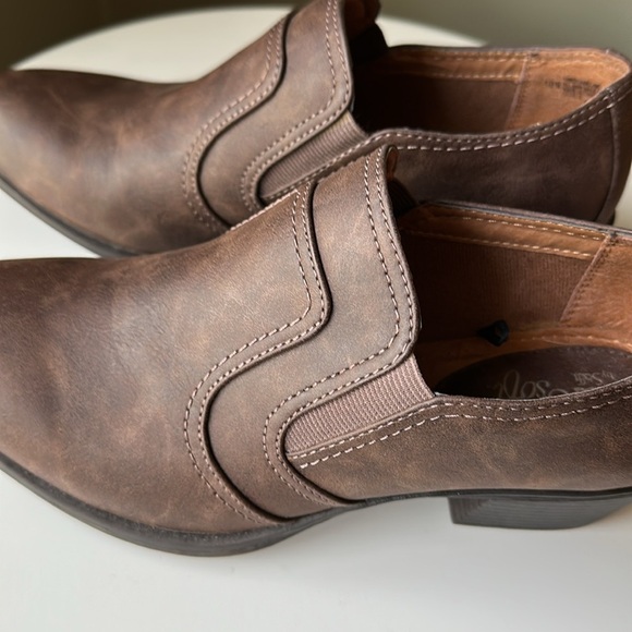 EuroSoft Abeline Ankle Boot Vegan Leather Stitching Details Comfort Slip On - Picture 5 of 17